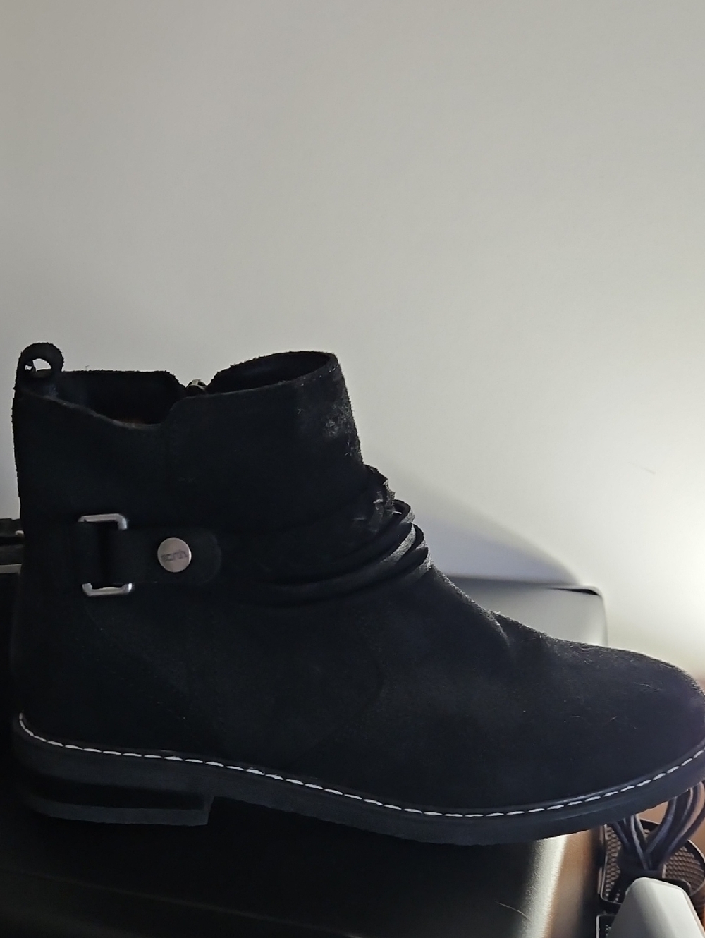 Earth Women's Black Suede Chukka Boots -- BRAND NEW